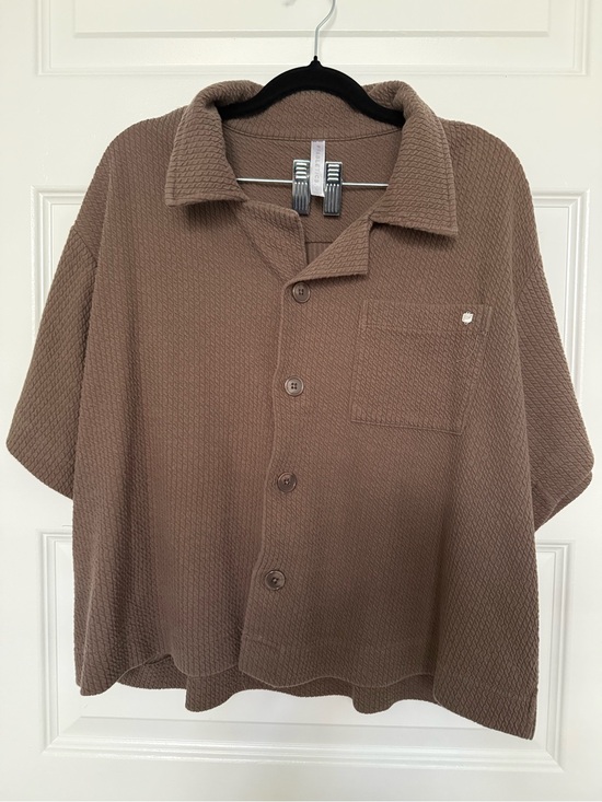 Fabletics Tops - Fabletics Textured Short Sleeve Top in Brown